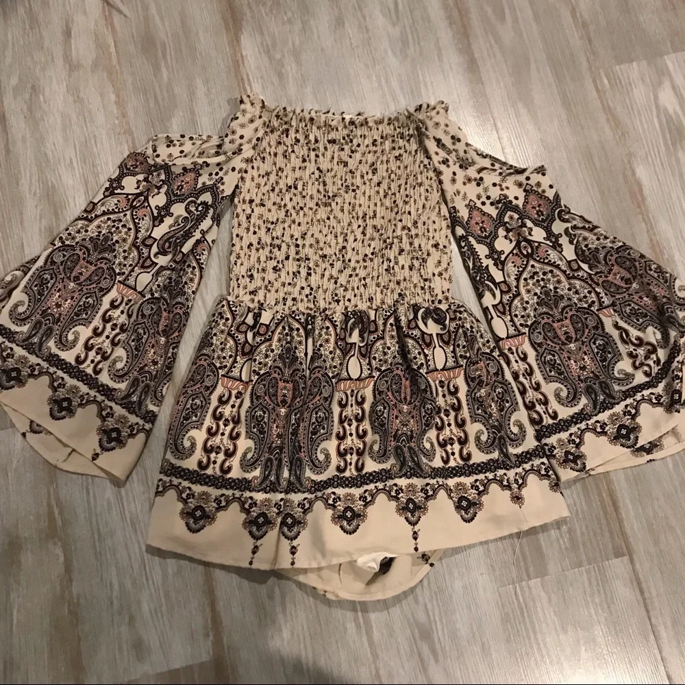 Print Off The Shoulder Romper - Picture 2 of 3